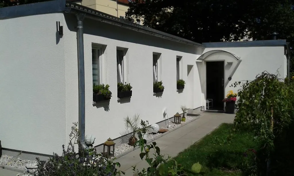 Berlietz contacts